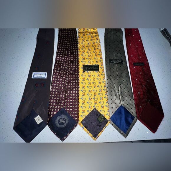 Vintage Designer Ties, Valentino, YSL, Burberry, Vitorofolo, & Paolo Gucci. - Picture 9 of 15